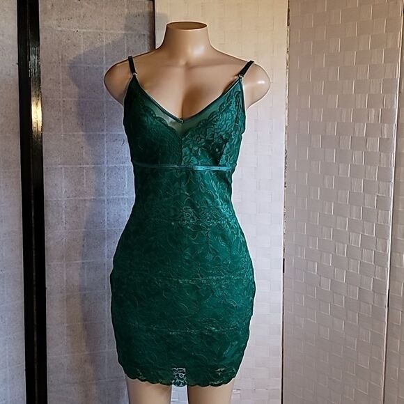 GUESS JOJO LACE BODYCON SLEEVELESS V-NECK MINI DRESS - Picture 4 of 11